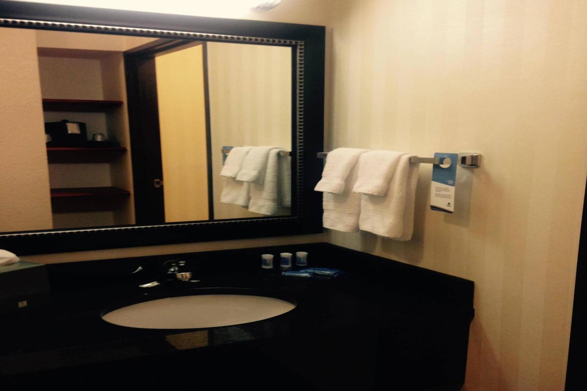 Fairfield Inn & Suites Kansas City Airport Exterior foto